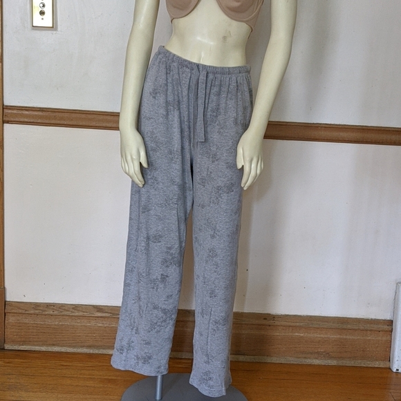 Gilligan & O'Malley Other - Gillian & O'Malley Gray, Black Floral Sleepwear S